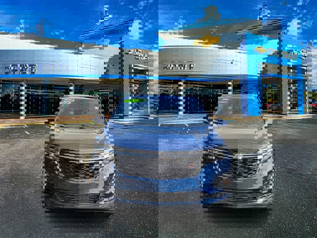 Used 2022 Chevrolet Equinox RS w/ RS Leather Package image 10