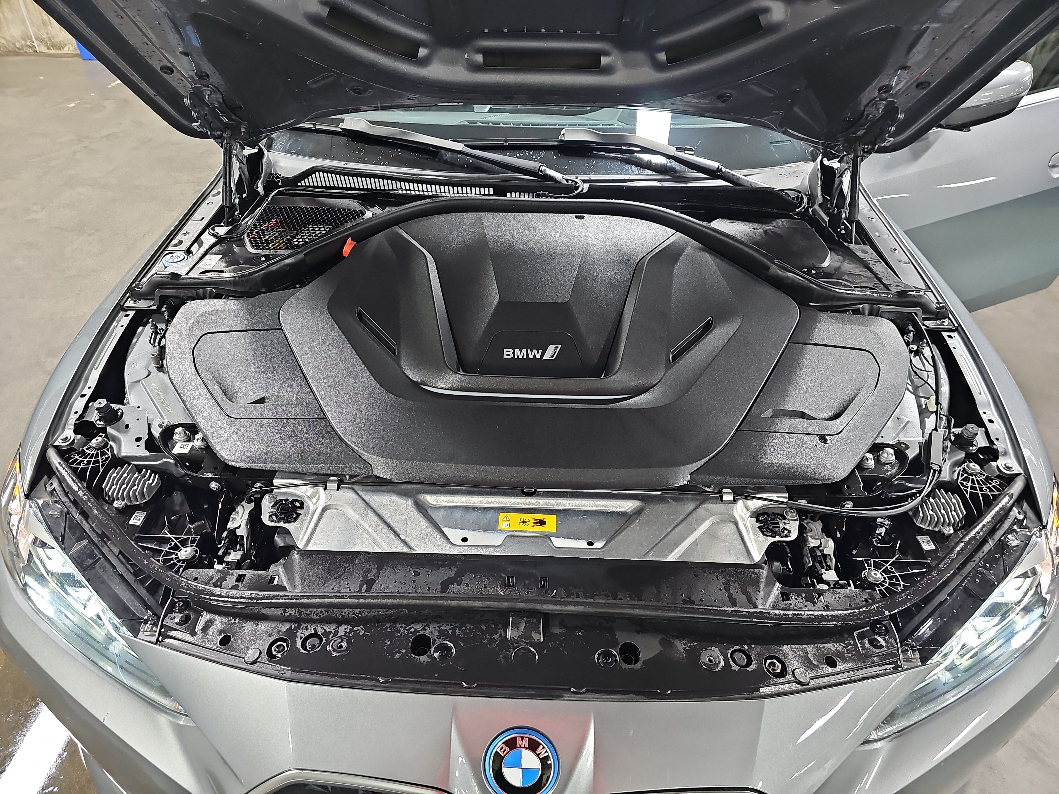 Used 2024 BMW i4 eDrive40 w/ Premium Package RWD image 31