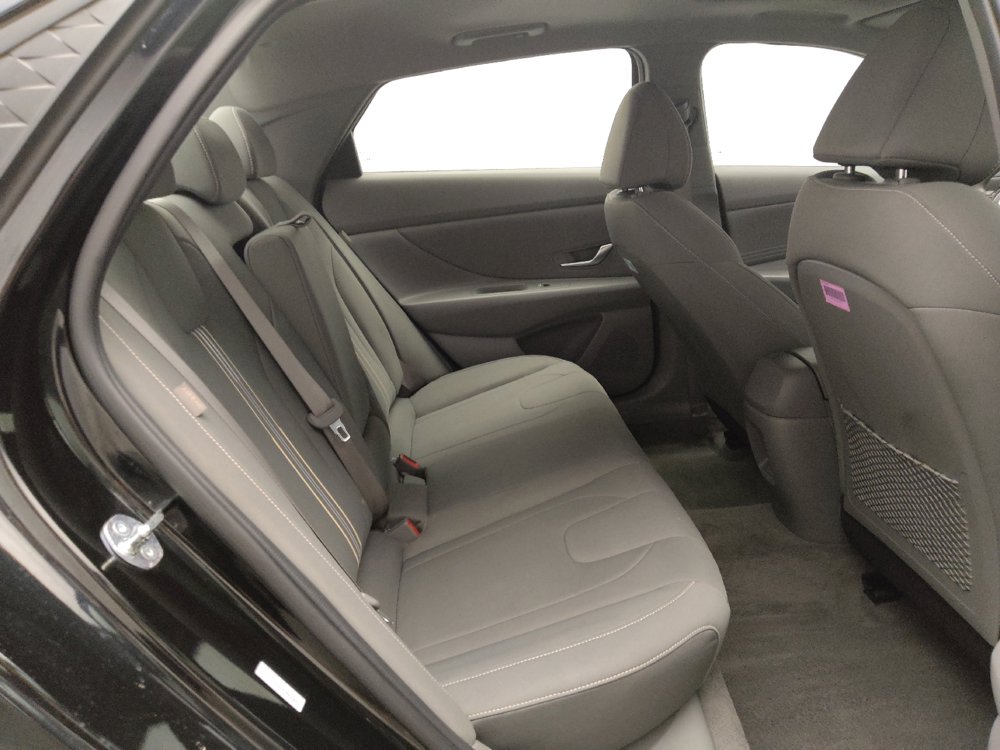 Used 2025 Hyundai Elantra SEL FWD image 19