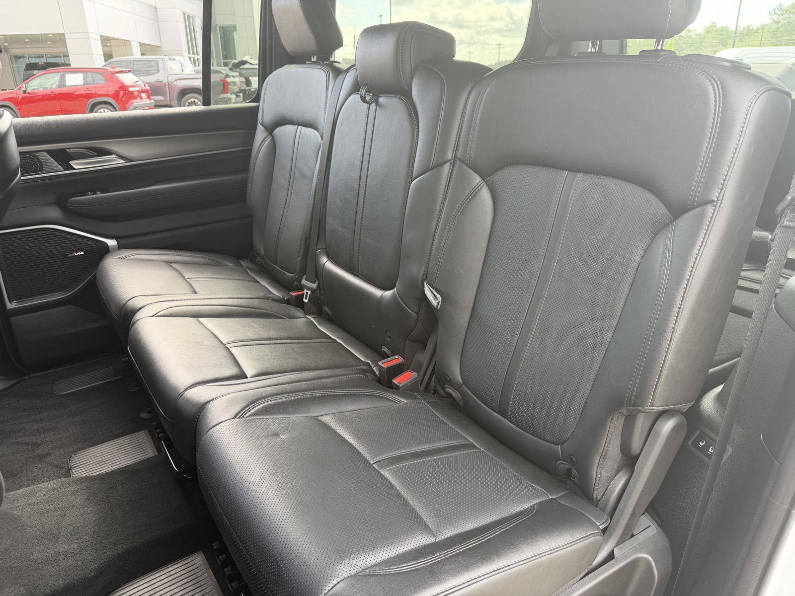 Certified 2025 Jeep Wagoneer Series II w/ 8-Passenger Seating Package AWD/4WD image 17