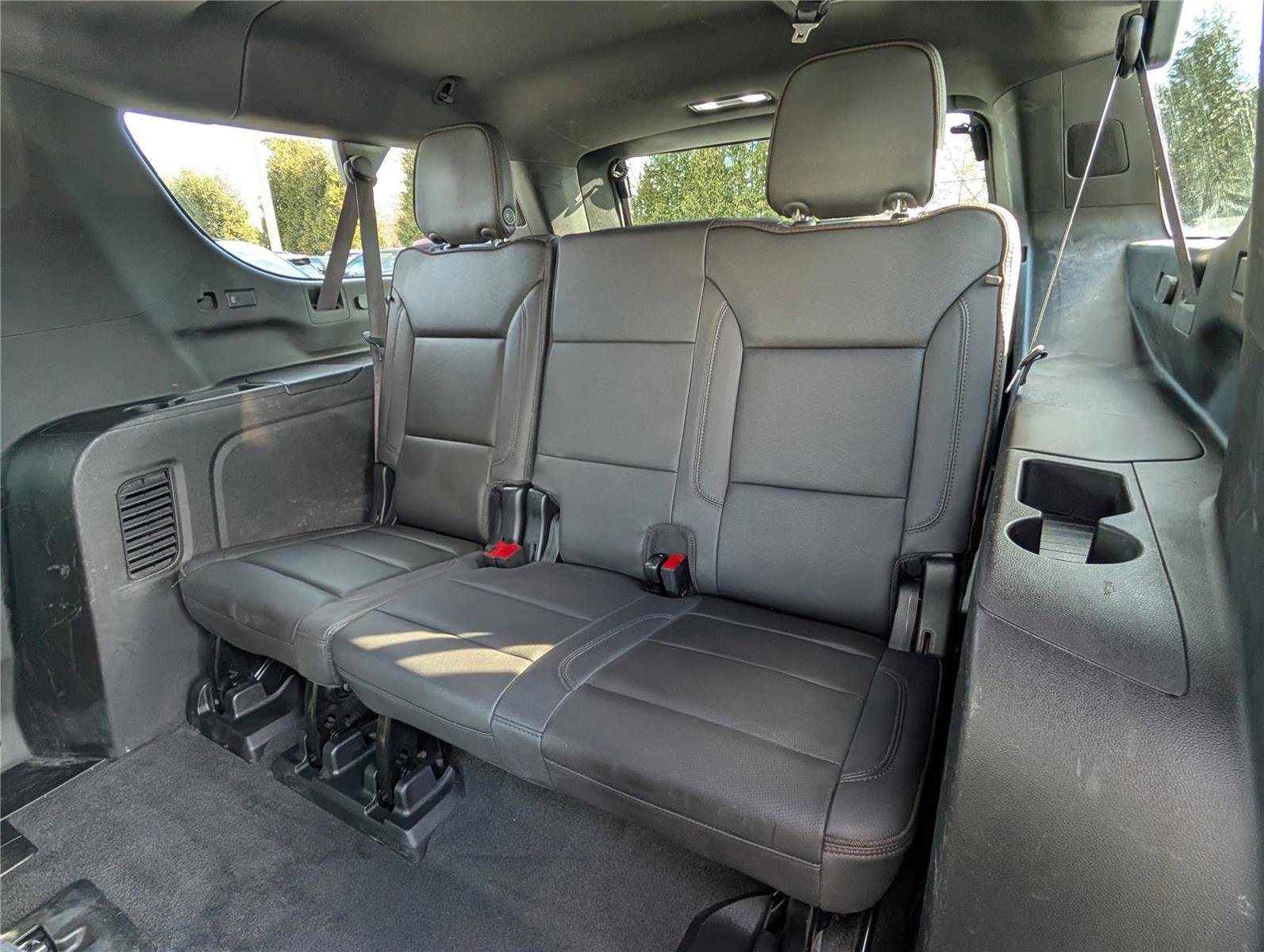 Used 2023 Chevrolet Suburban High Country w/ Advanced Technology Package image 17