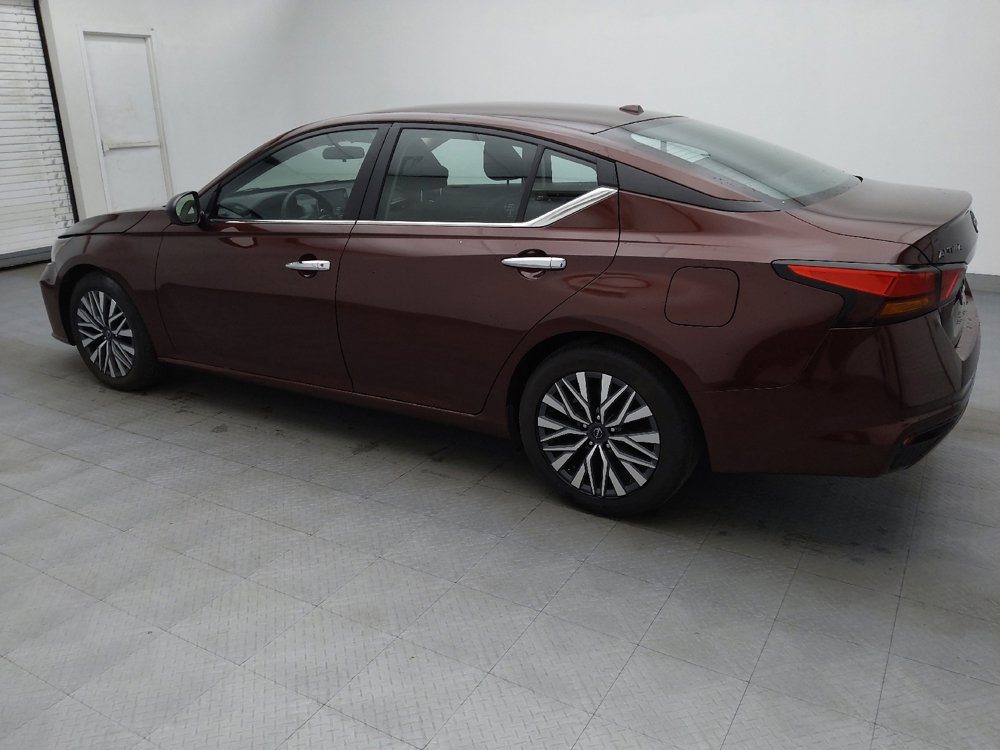 Used 2024 Nissan Altima 2.5 SV image 3