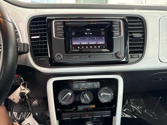 Used 2019 Volkswagen Beetle 2.0T S FWD image 19