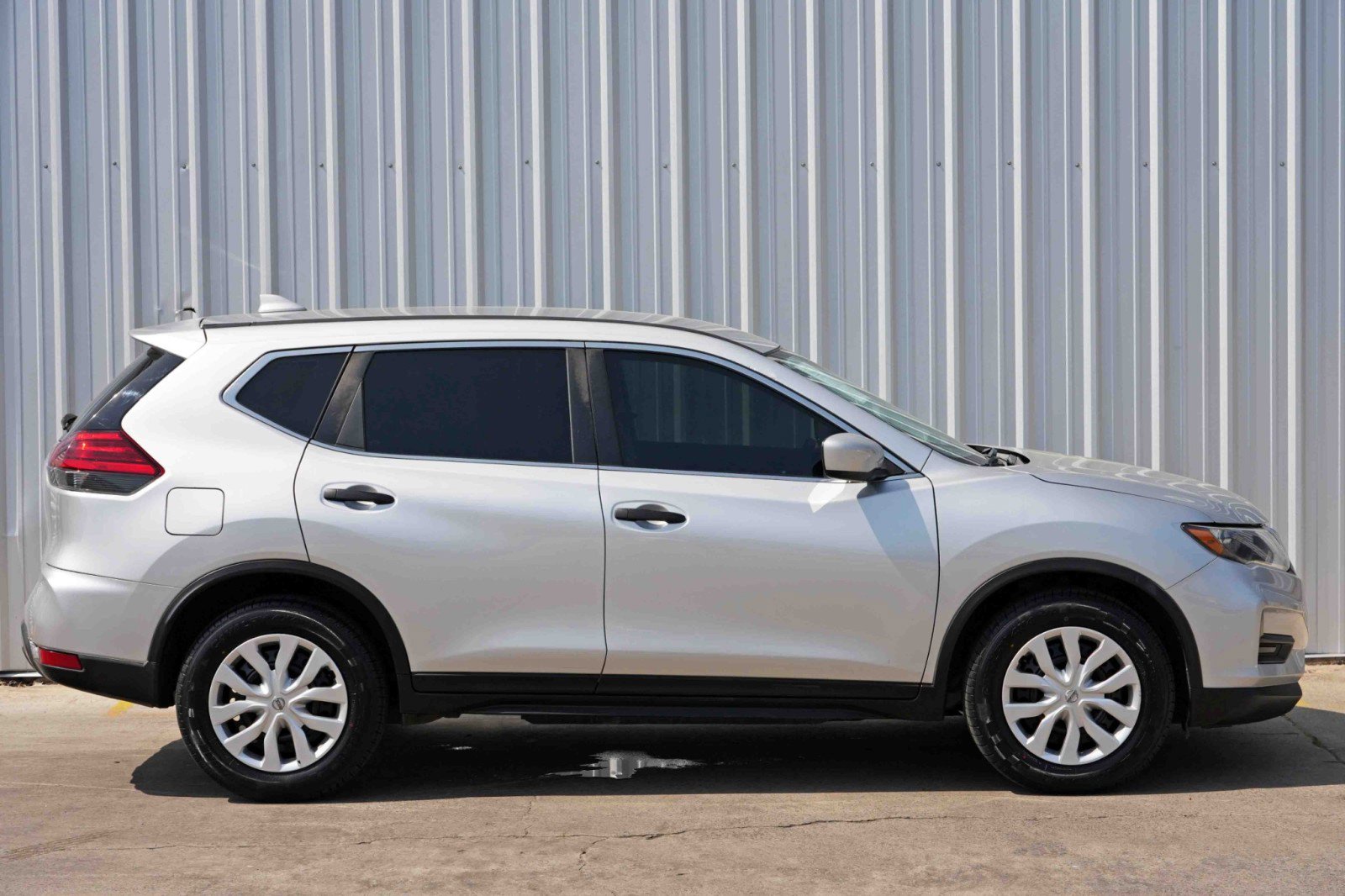 Used 2017 Nissan Rogue S image 45