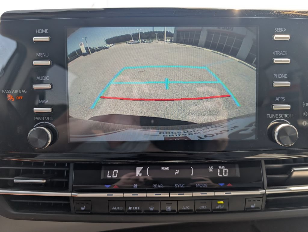 Used 2024 Toyota Sienna XLE FWD image 14