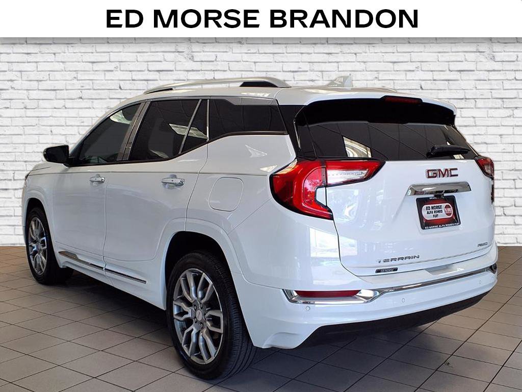 Used 2024 GMC Terrain Denali image 3