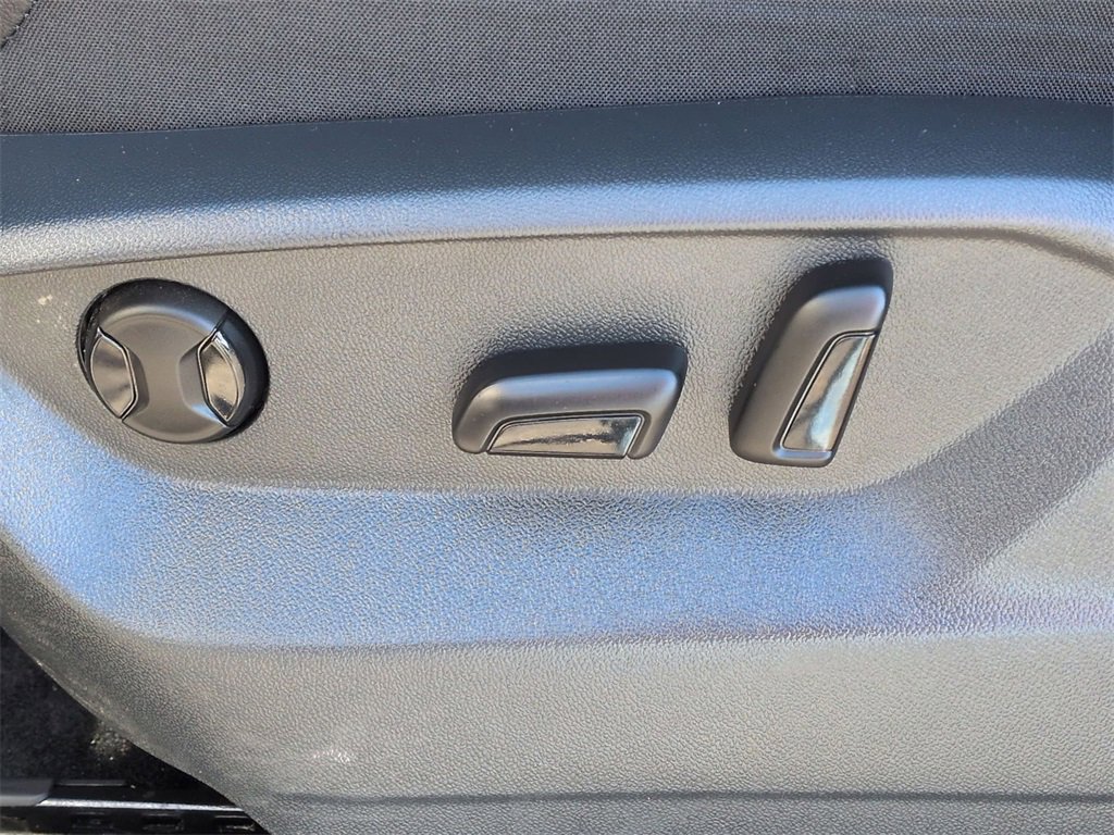 Used 2021 Volkswagen Tiguan SE w/ Panoramic Sunroof Package image 13