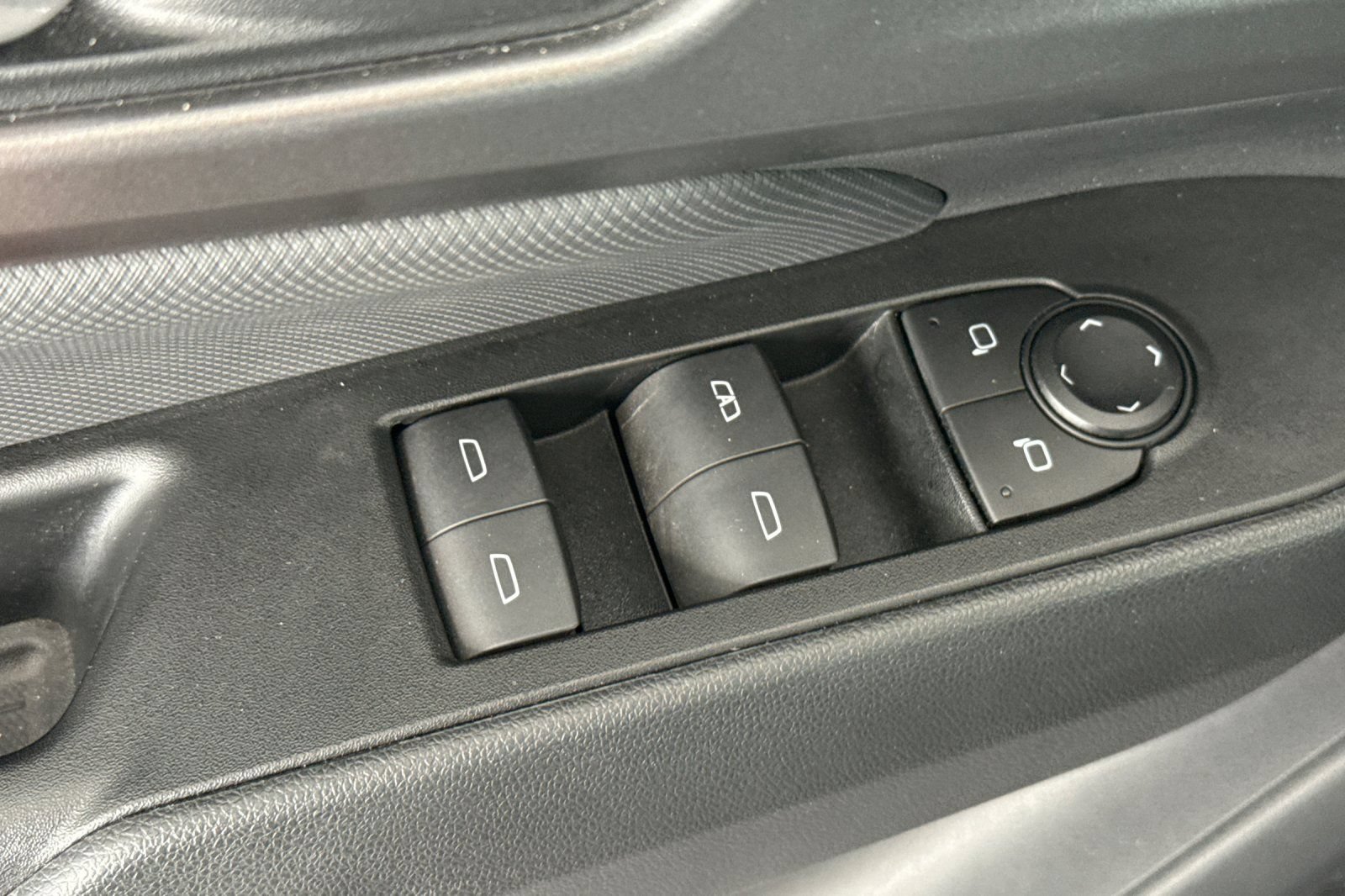 Used 2024 Chevrolet Equinox EV RS AWD/4WD image 17