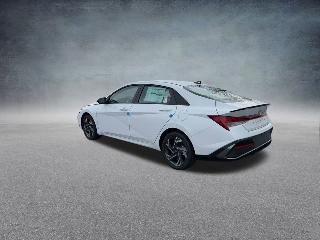 Used 2025 Hyundai Elantra SEL image 17