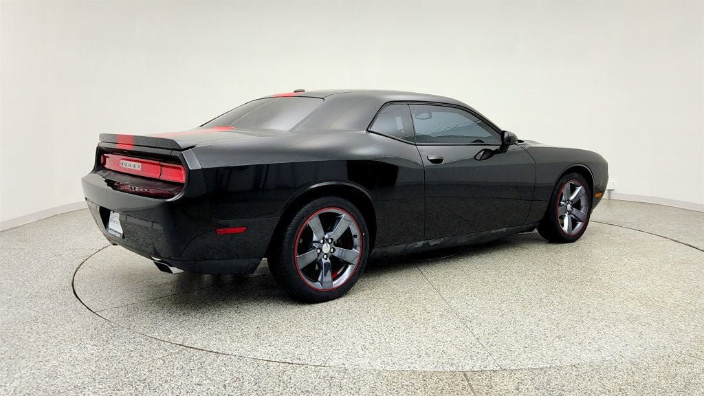 Used 2013 Dodge Challenger SXT RWD image 5
