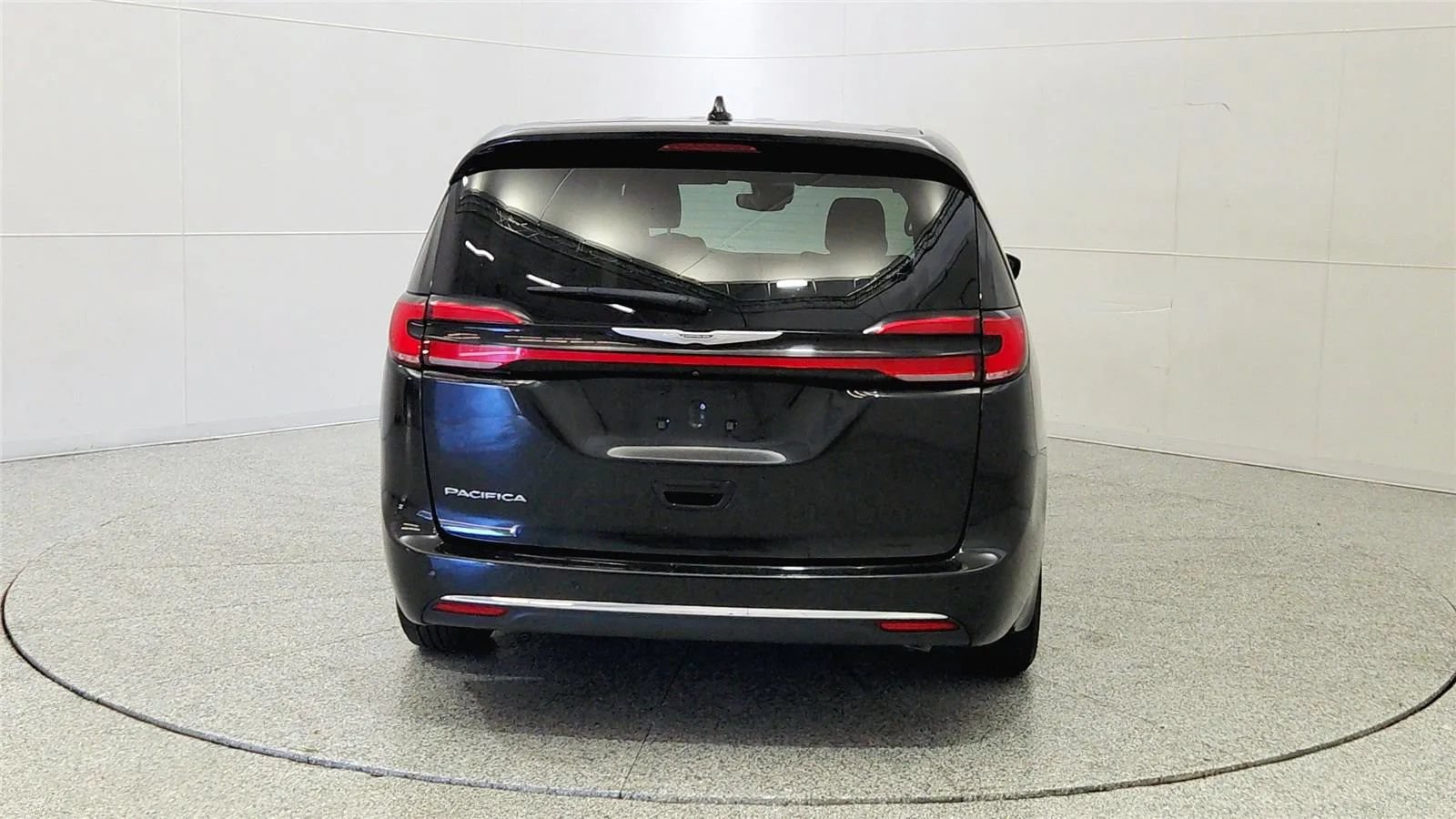 Used 2023 Chrysler Pacifica Touring-L FWD image 6
