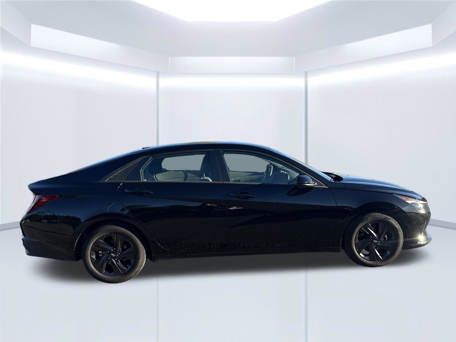 Used 2021 Hyundai Elantra SEL w/ Convenience Package FWD image 4
