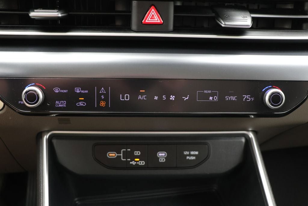 Used 2025 Kia Carnival FWD image 20