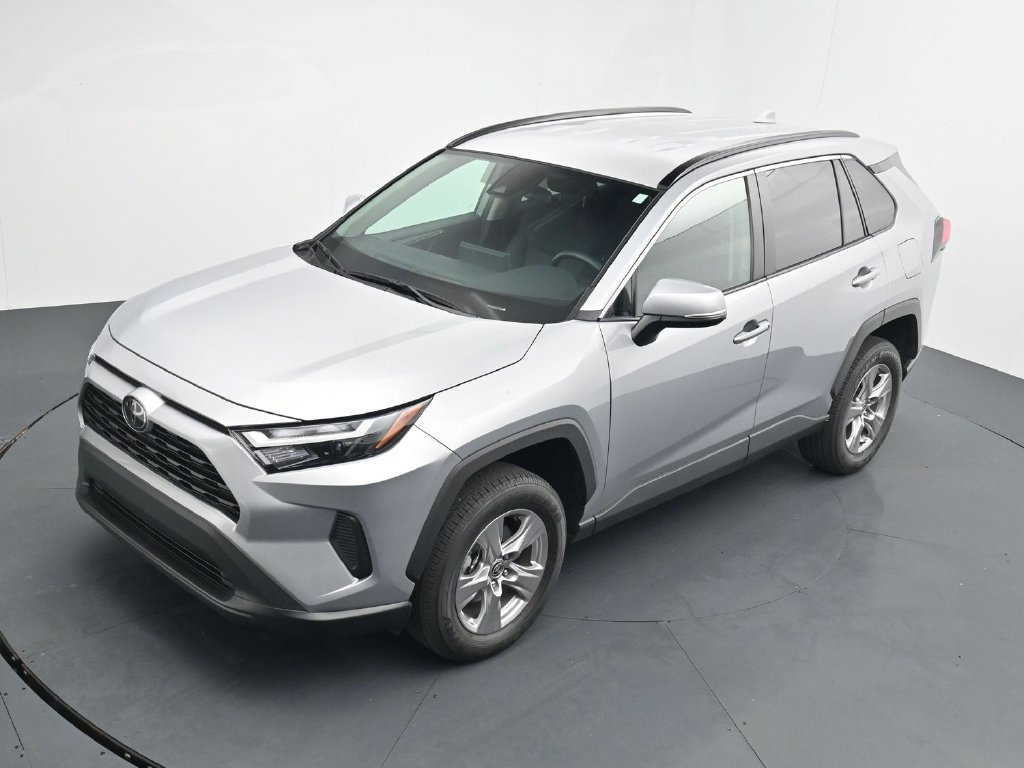 Used 2025 Toyota RAV4 XLE AWD/4WD image 12