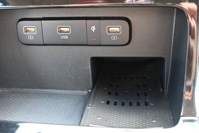 Used 2022 Kia Carnival EX FWD image 32