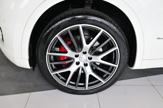 Used 2019 Maserati Levante GranLusso AWD/4WD image 16