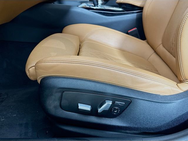 Used 2023 BMW 530e xDrive w/ Premium Package image 20