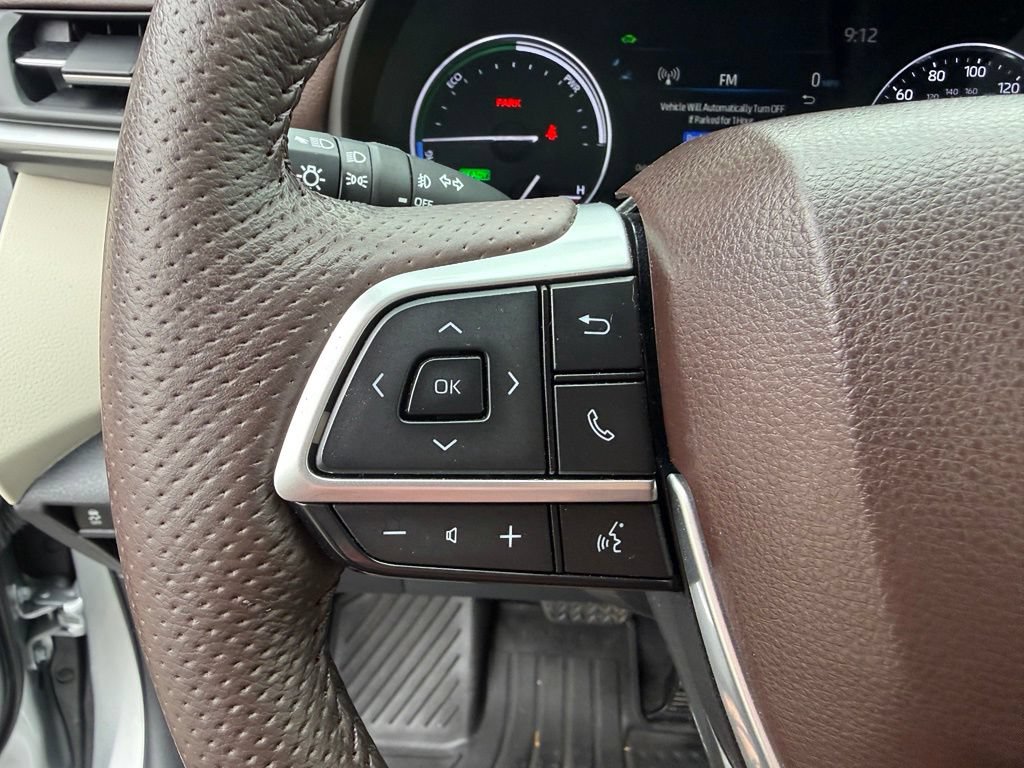 Used 2024 Toyota Sienna Platinum AWD/4WD image 28