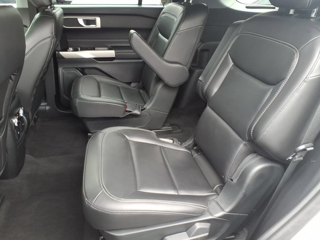 Certified 2023 Ford Explorer XLT w/ Equipment Group 202A AWD/4WD image 18