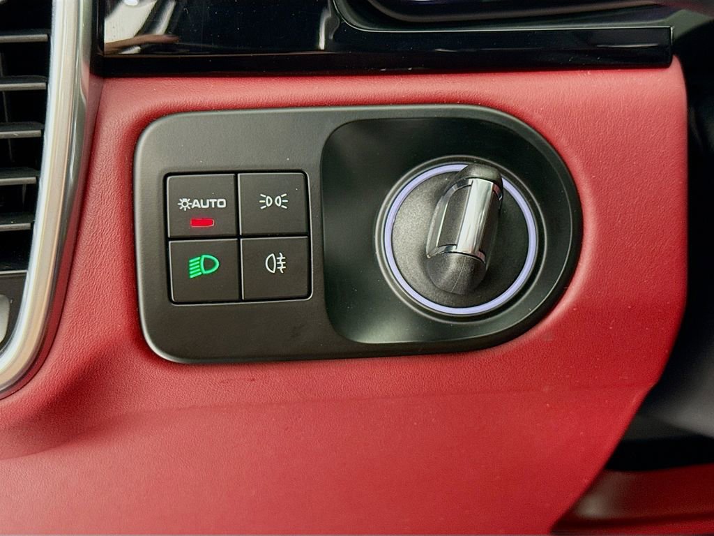 Certified 2023 Porsche Cayenne Platinum Edition w/ Premium Package Plus (PIA) image 14