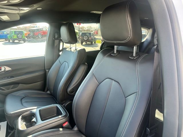 New 2026 Chrysler Pacifica Select image 32