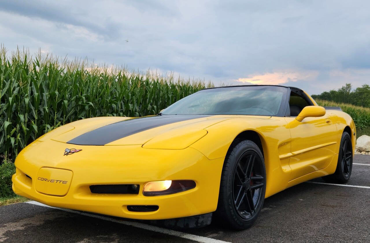 Used 2002 Chevrolet Corvette Coupe w/ Preferred Equipment Group2 image 1