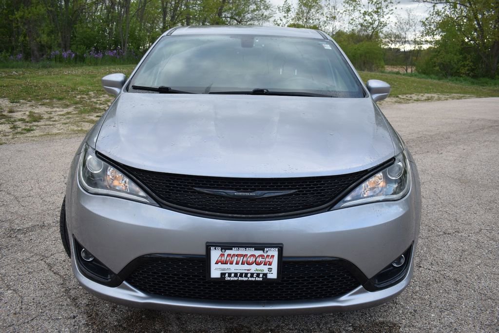 Used 2019 Chrysler Pacifica Touring Plus w/ S Appearance Package FWD image 11