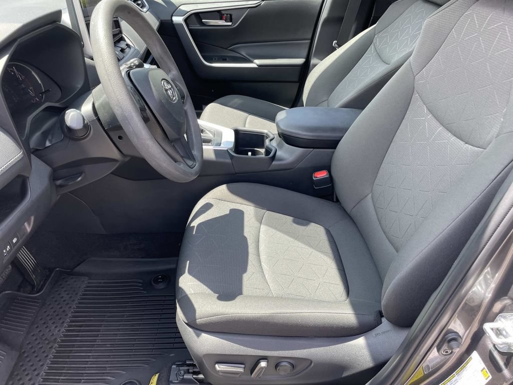 Used 2023 Toyota RAV4 XLE FWD image 15