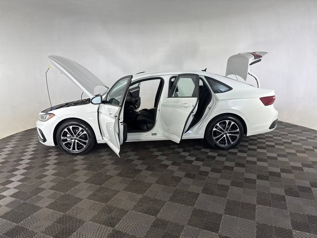 Used 2025 Volkswagen Jetta Sport FWD image 10
