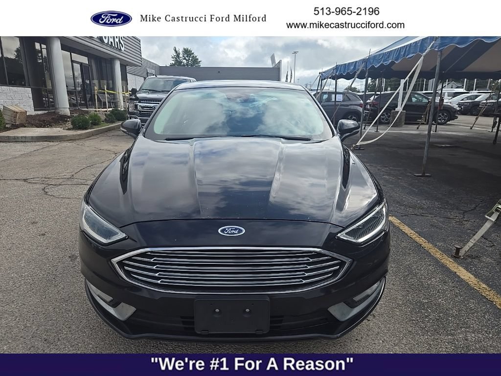Used 2017 Ford Fusion SE w/ Fusion SE Technology Package FWD image 2