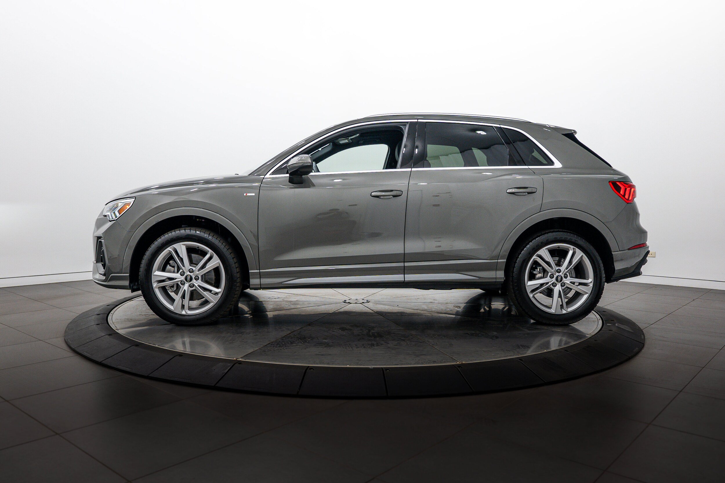 Certified 2023 Audi Q3 2.0T Premium Plus w/ Premium Plus Package AWD/4WD image 6