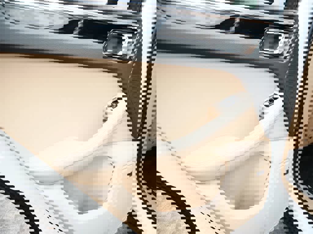 Used 2025 Porsche Macan image 14