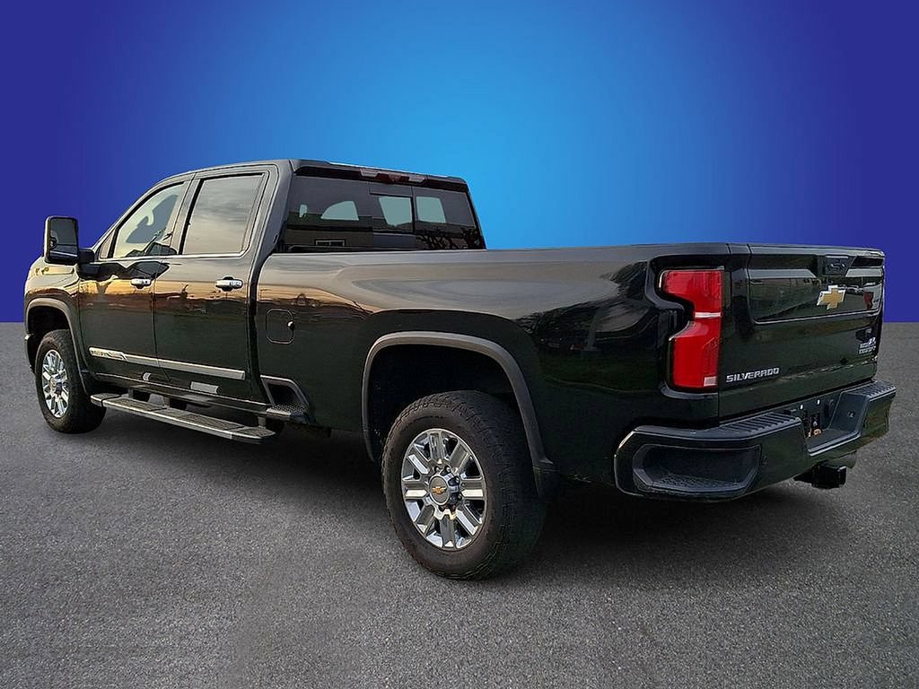 Used 2024 Chevrolet Silverado 3500 High Country w/ High Country Premium Package AWD/4WD image 5