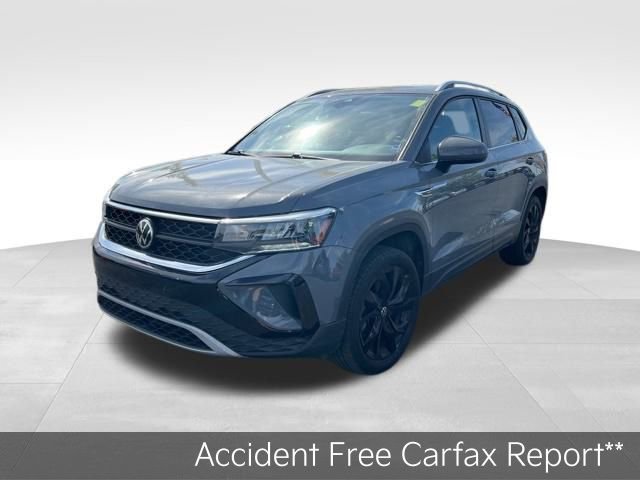 Used 2022 Volkswagen Taos SE w/ Panoramic Sunroof Package image 3
