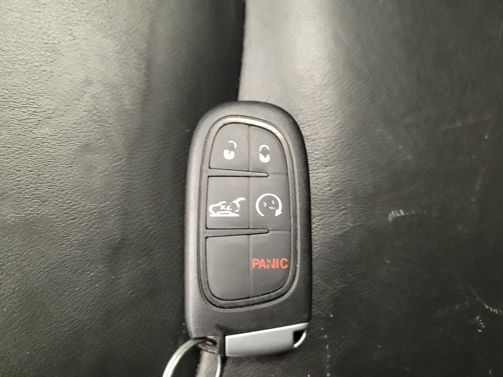 Used 2018 Jeep Cherokee Limited w/ Technology Group image 32