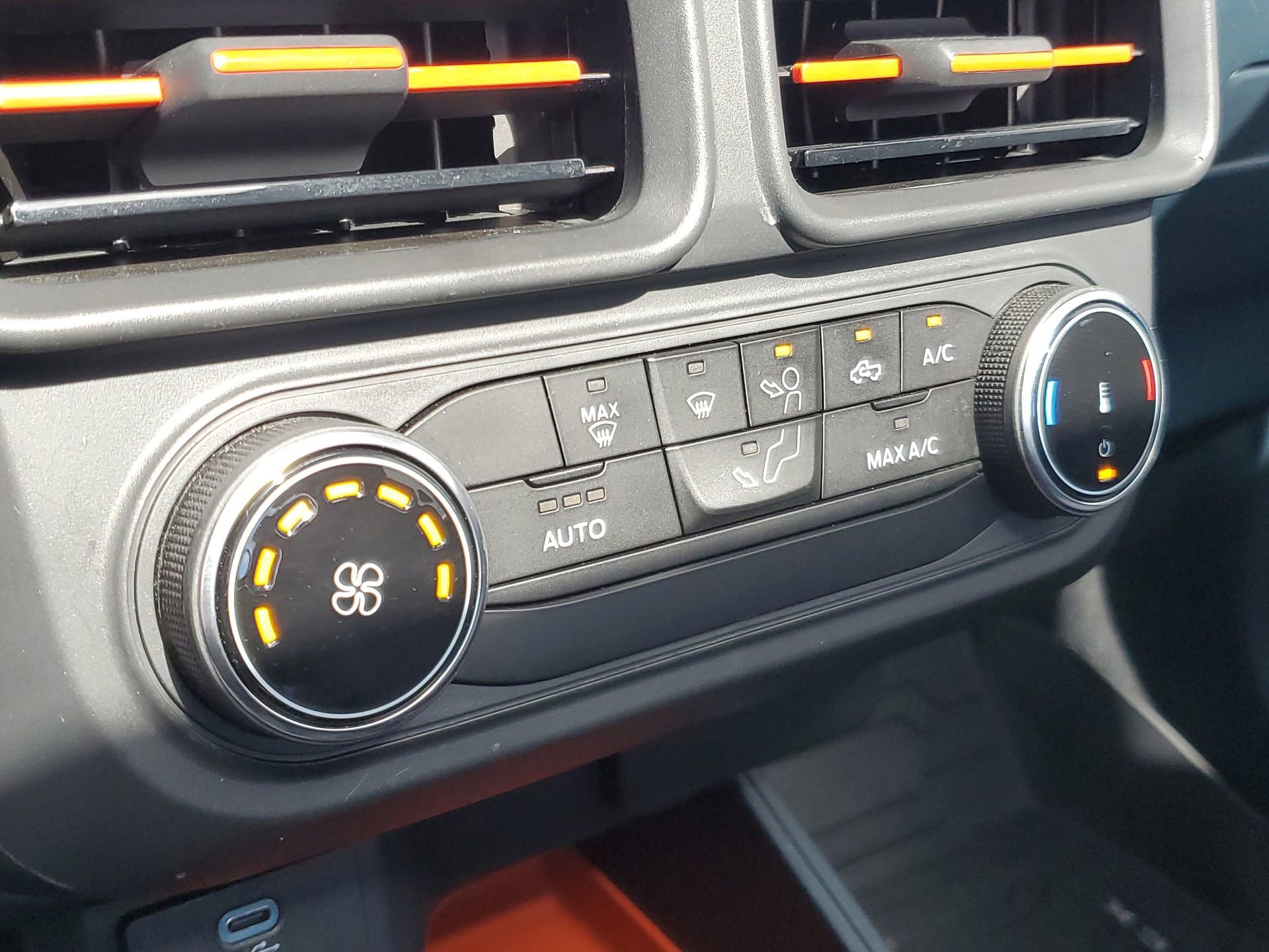 Used 2023 Ford Maverick XLT image 30