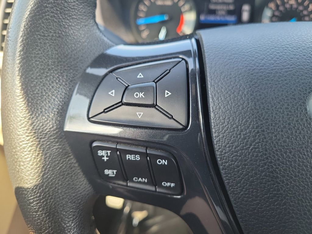 Used 2018 Ford Explorer XLT image 24