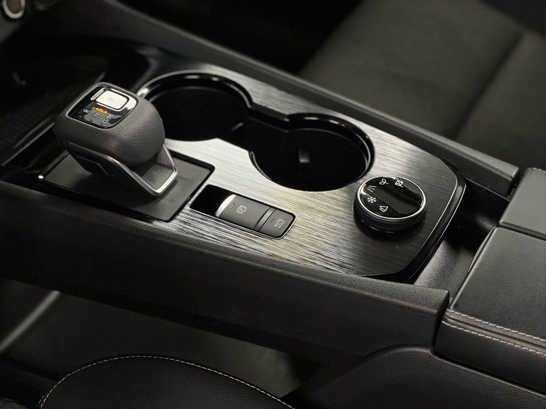 Used 2025 Nissan Rogue SV image 34