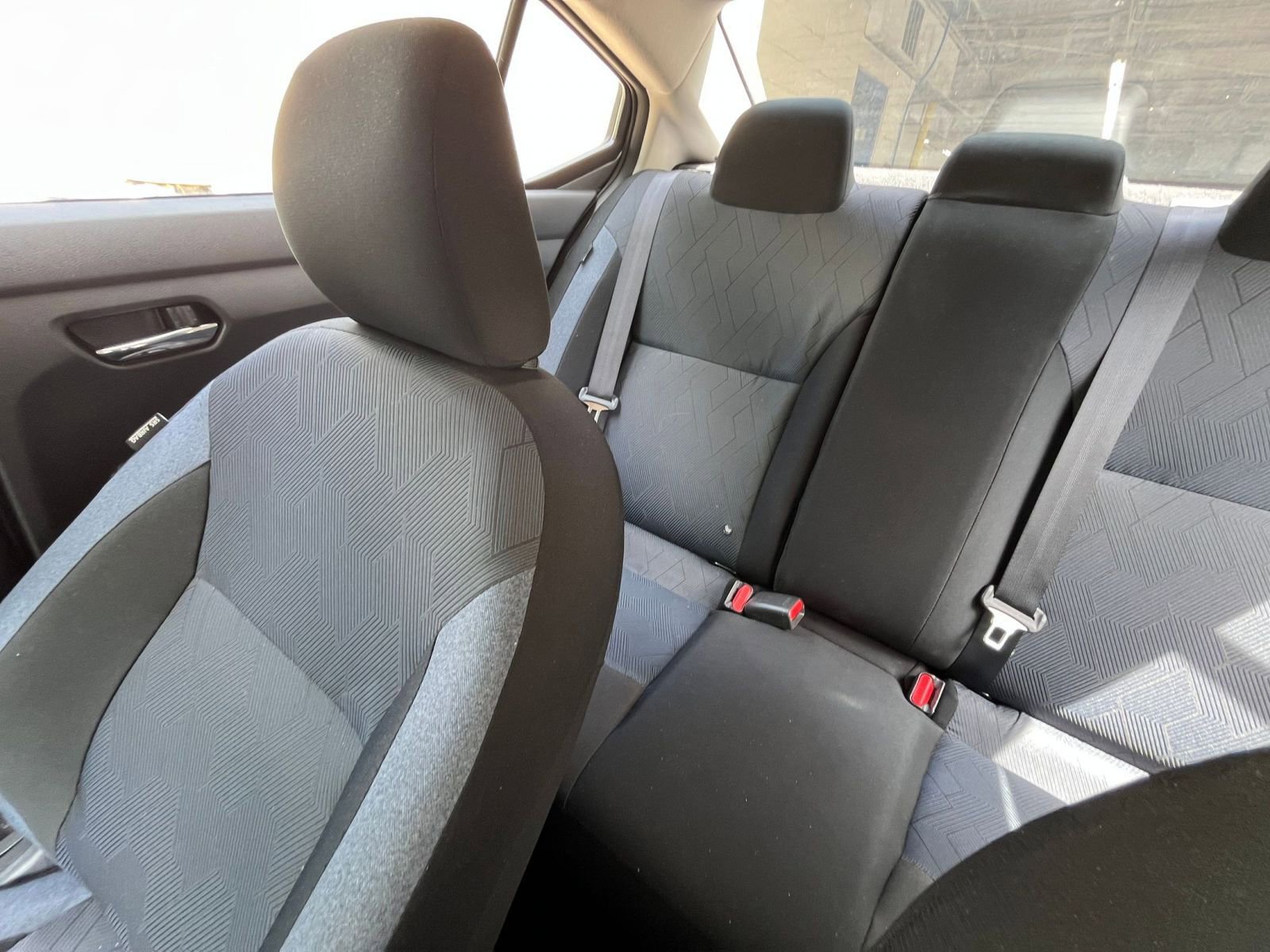 Used 2025 Nissan Versa SV image 34