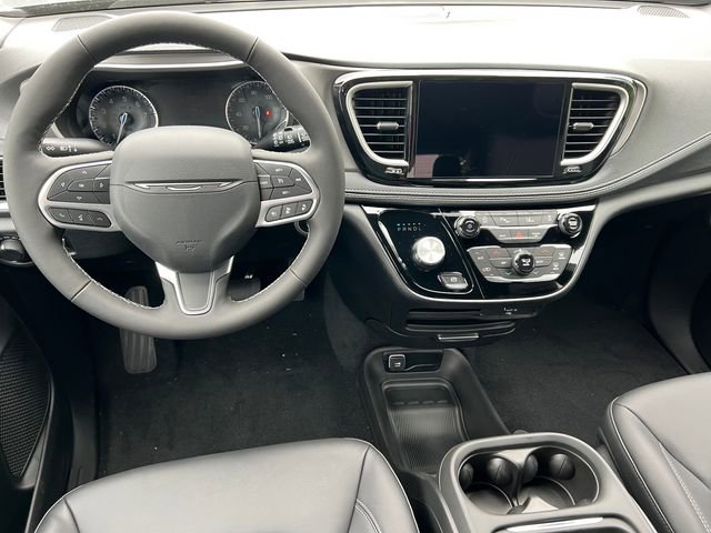 New 2027 Chrysler Pacifica Select AWD/4WD image 3