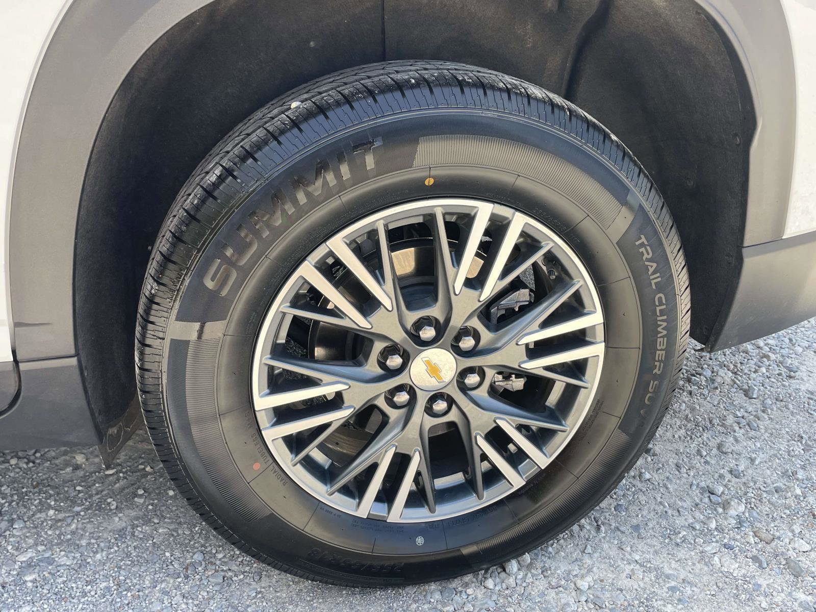 Used 2025 Chevrolet Traverse LT w/ LPO, Floor Liner Package image 28