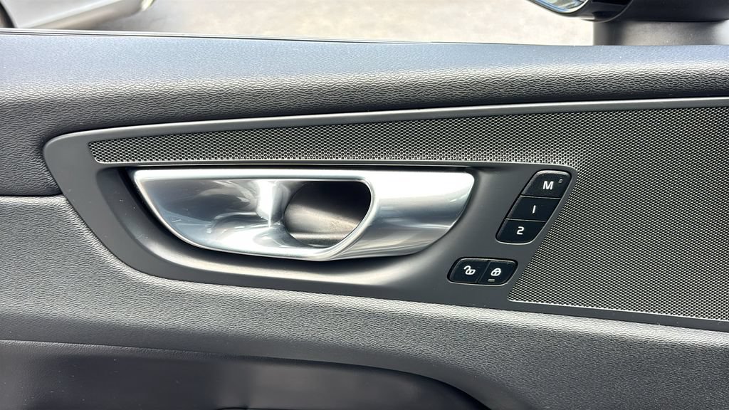 Certified 2025 Volvo XC60 B5 Plus AWD/4WD image 11