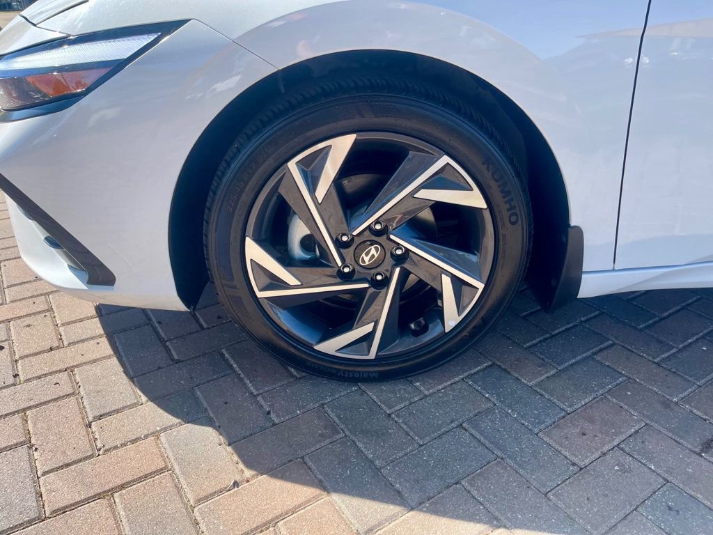 Used 2024 Hyundai Elantra SEL w/ Convenience Package image 9