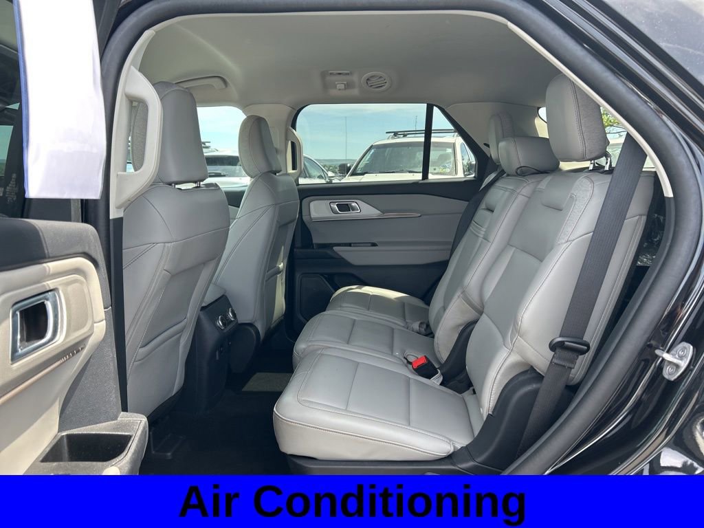 Used 2025 Ford Explorer Active w/ Active Comfort Package AWD/4WD image 7