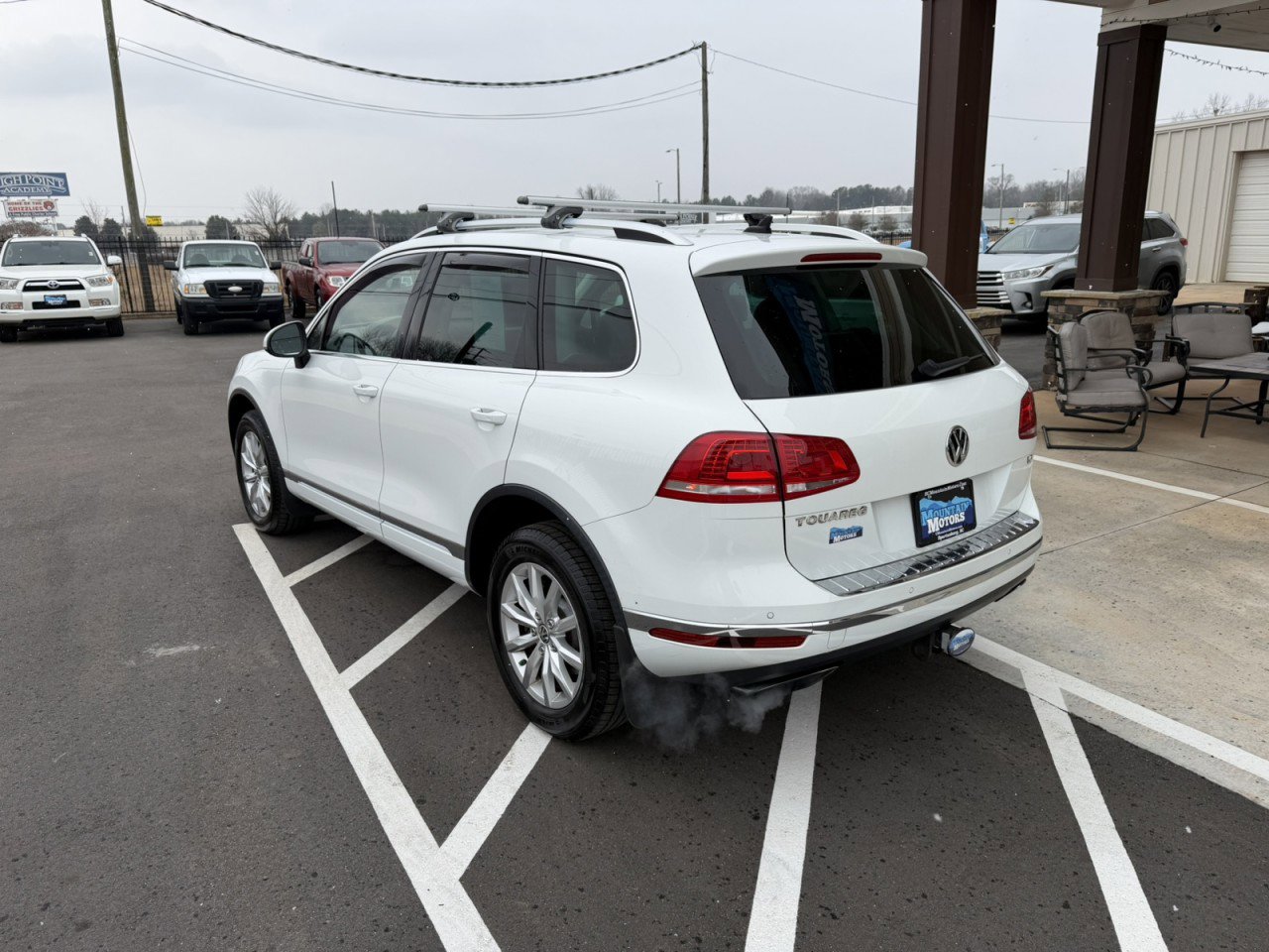 Used 2016 Volkswagen Touareg Lux image 4