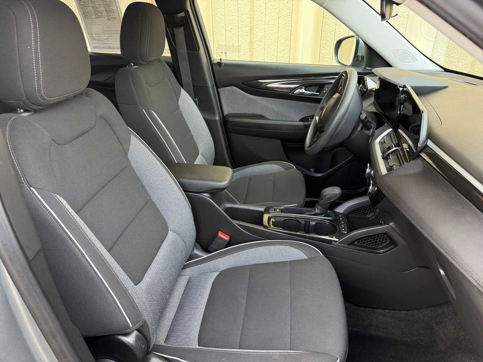 Used 2025 Chevrolet TrailBlazer LT image 34