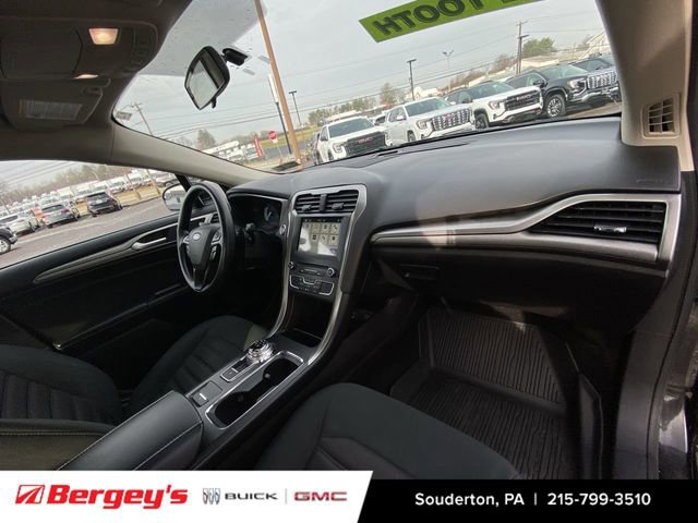 Used 2018 Ford Fusion SE w/ Fusion SE Technology Package image 32