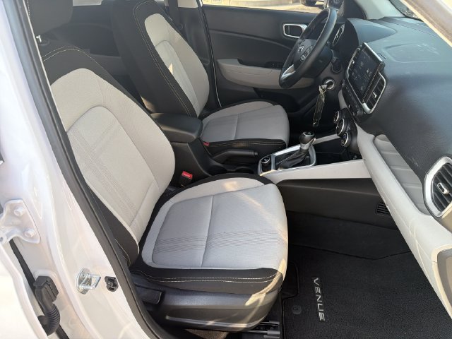 Used 2021 Hyundai Venue SEL FWD image 15