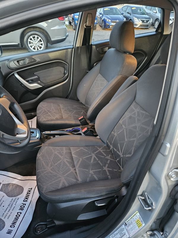 Used 2012 Ford Fiesta SE image 16