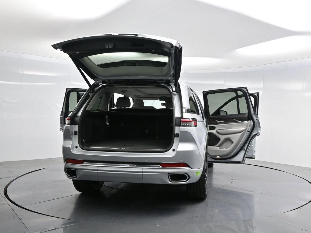 Used 2022 Jeep Grand Cherokee Overland w/ Advanced Protech Group III image 40